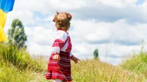 Як оформити закордонний паспорт дитині в Україні