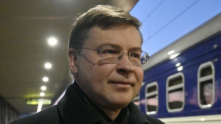 Валдіс Домбровскіс