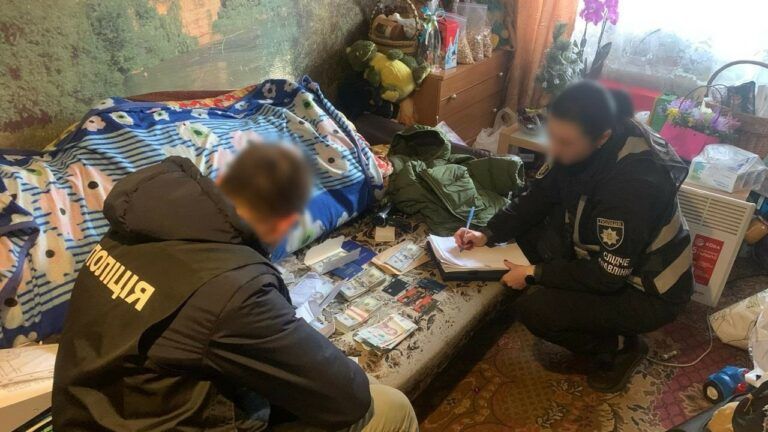 Працівник МСЕК підробляв інвалідність військовозобов’язаним: вилучено понад $1 млн