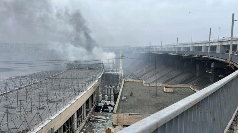 ДніпроГЕС