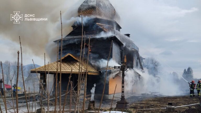 згоріла церква у Сможе