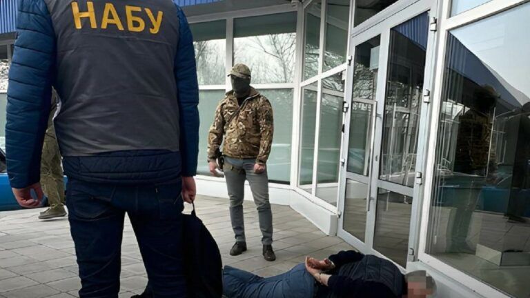 Задержание двух депутатов на Сумщине: пытались дать взятку в $100 тыс.