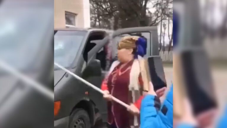 жінки напали на ТЦК