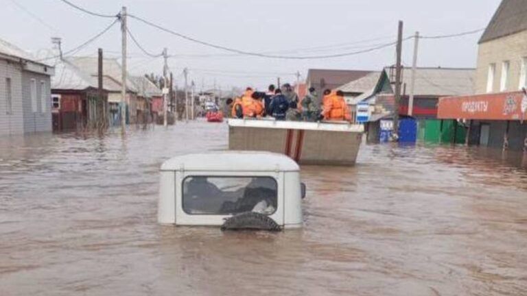 Прорыв дамбы в Орске: уровень воды критический, есть погибшие