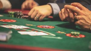 В Україні обмежать доступ військових до азартних ігор: як працюватиме механізм