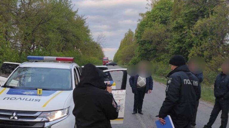 Невідомі розстріляли поліцейських на Вінниччині