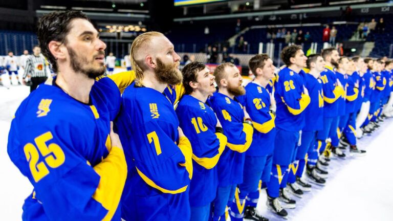 Збірна України з хокею