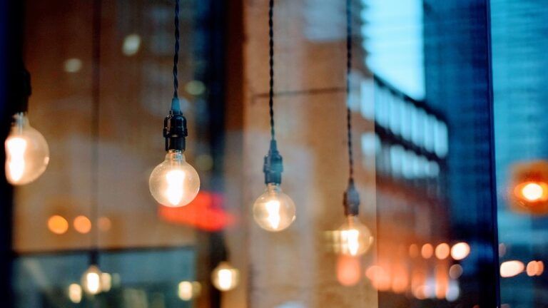 Графіки відключення світла на 16 квітня в Україні: як діятимуть