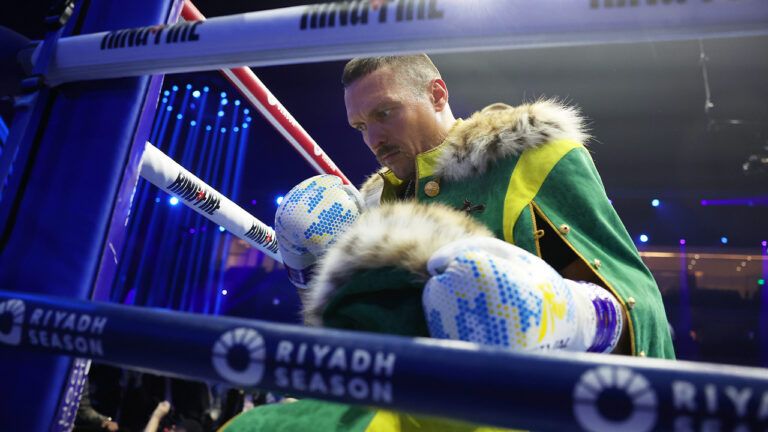 Усик – Ф'юрі – в Олександра підозра на перелом щелепи