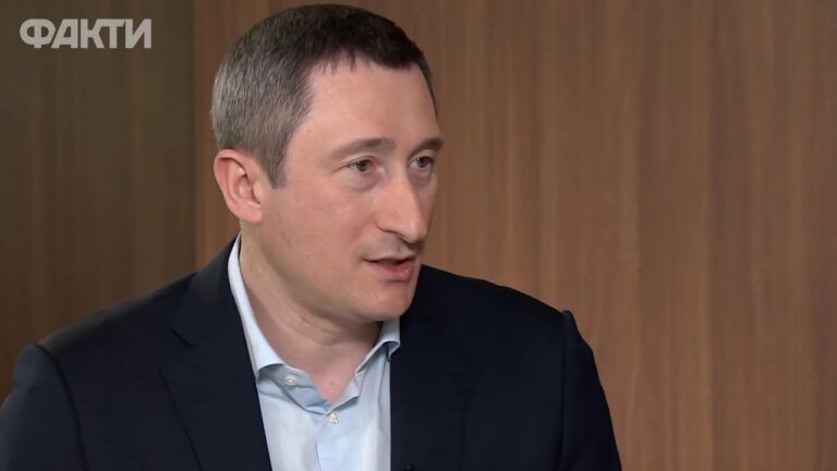 Українці за кордоном зможуть отримати бронь від мобілізації: що відомо