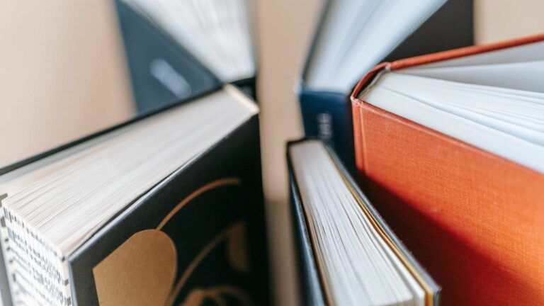 в каких магазинах можно потратить 908 гривен на книги