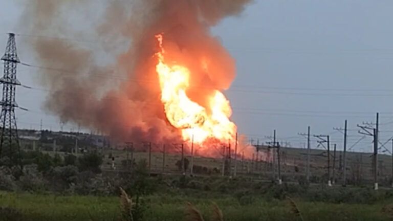 Під Саратовом велика пожежа на газопроводі