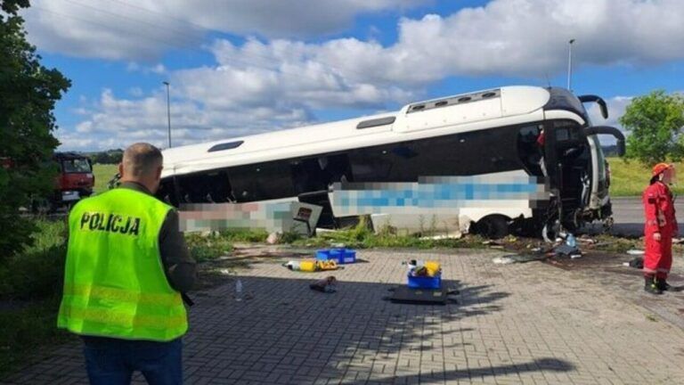 У Польщі автобус з українцями потрапив у ДТП