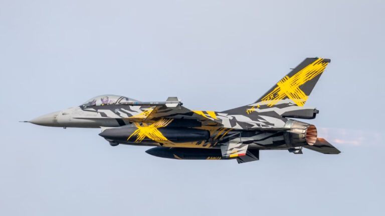 літак F-16