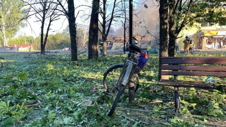 Зеленський показав наслідки ракетного удару по Вільнянську