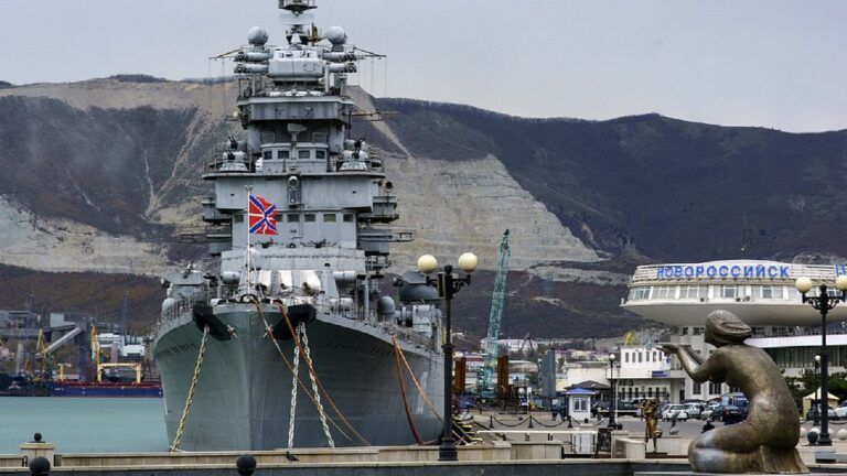Новороссийск атаковали морские дроны: что известно