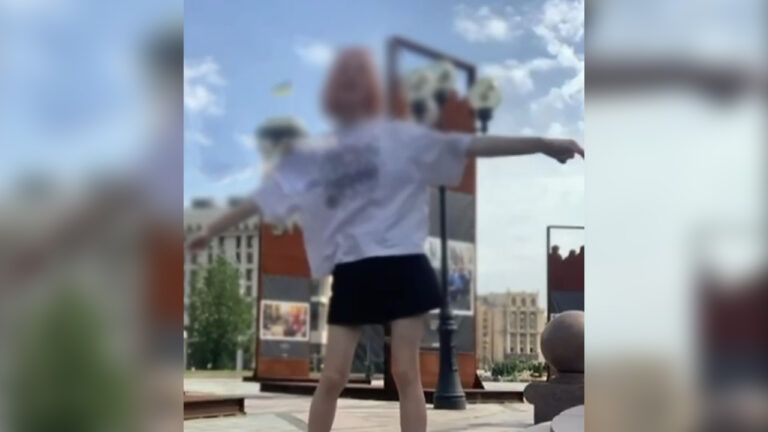 Скандал в Киеве: 16-летняя блогерша станцевала под российский трек возле мемориала Героев Небесной Сотни