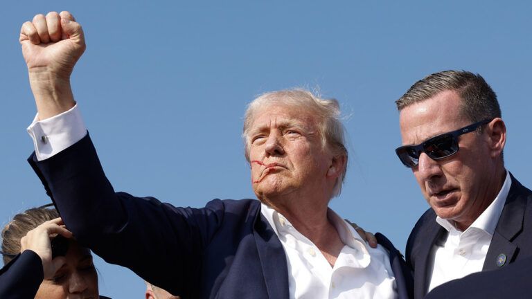 Біля Трампа почалася стрілянина: що відомо