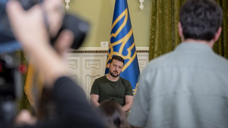 Зеленський про ППО в РФ: Вона є навколо дач Путіна, але не під Курськом