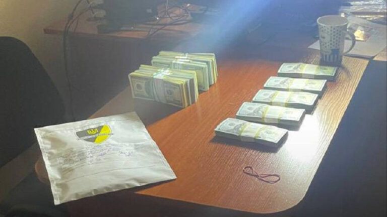 Двох прокурорів Офісу генпрокурора викрито на отриманні хабаря у розмірі $170 тис.