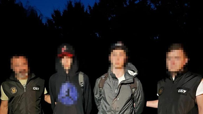 Підпалювали авто ЗСУ