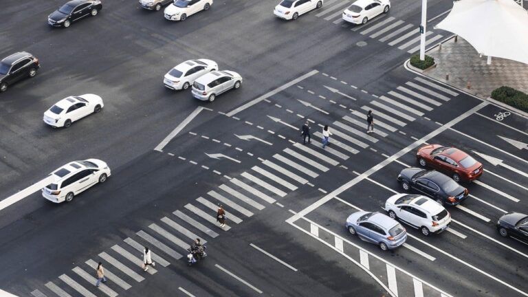 чи потрібно вмикати поворотник при в'їзді на кільце