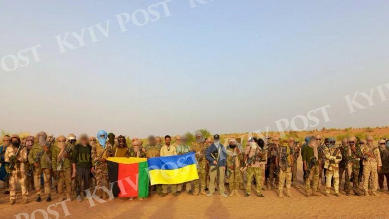 Фото туарегів з прапором України