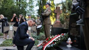 Дуда поклав квіти до пам'ятника УНР