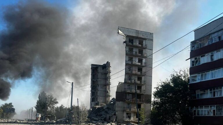 Мирноград зруйнований будинок