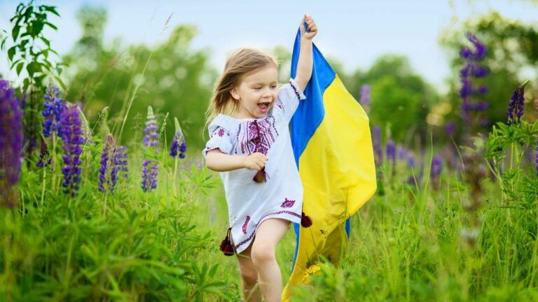 Українка, українці, українські діти, українська дитина