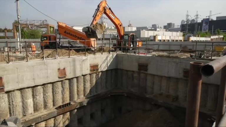Станція метро Деміївська у Києві на ремонті