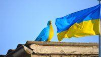 хто першим визнав незалежність України