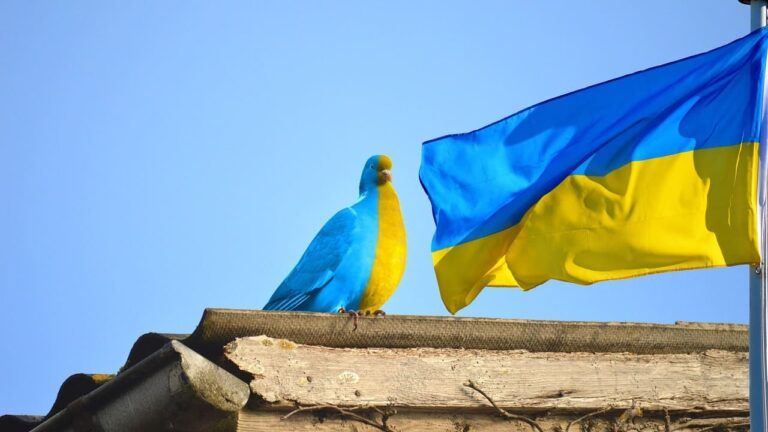хто першим визнав незалежність України