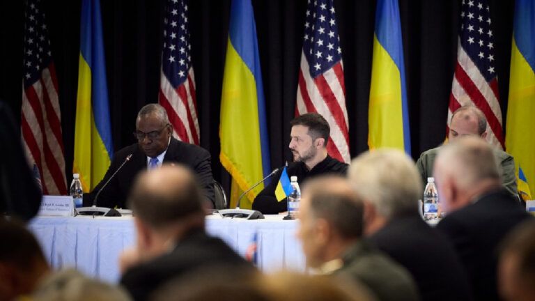 Володимир Зеленський та Ллойд Остін на Рамштайн-24
