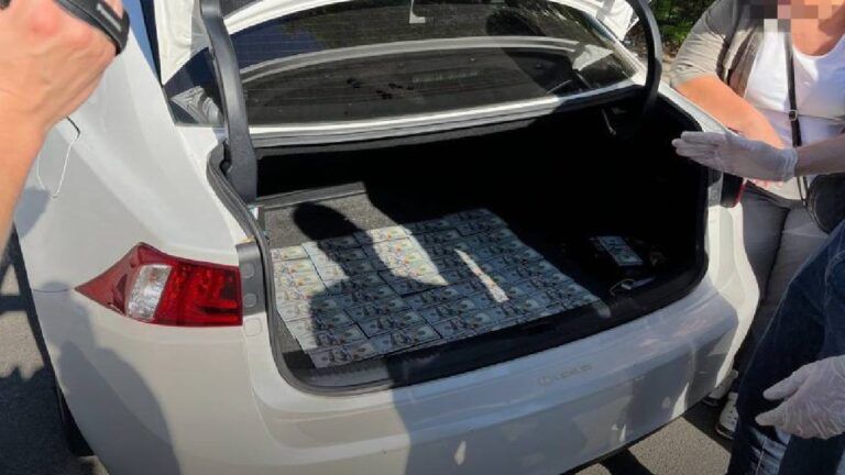 На Запорожье задержана зампрокурора за получение взятки 40 тыс долларов