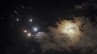 Ізраїль перехоплює іранські ракети