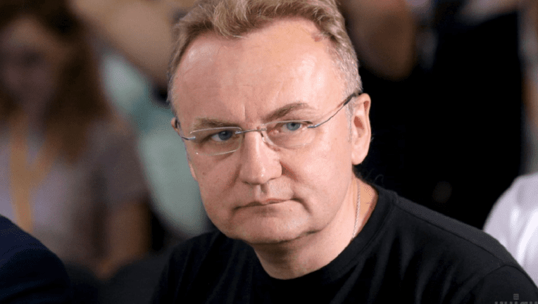 В кабинете Андрея Садового нашли прослушку: что известно