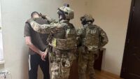 Експравоохоронець під виглядом працівника ДБР вимагав у знайомого $60 тис.
