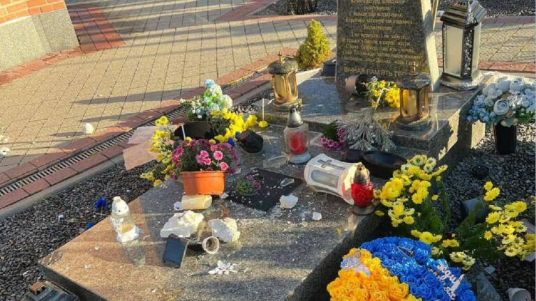 вандалізм на кладовищі львова