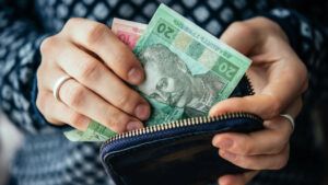 надбавки за складність і напруженість в роботі,