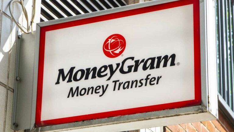 в каких банках можно получить перевод MoneyGram