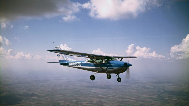 Літак Cessna 182