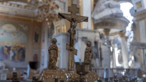 Російська церква масово звільняє священнослужителів Української православної церкви на тимчасово окупованих територіях