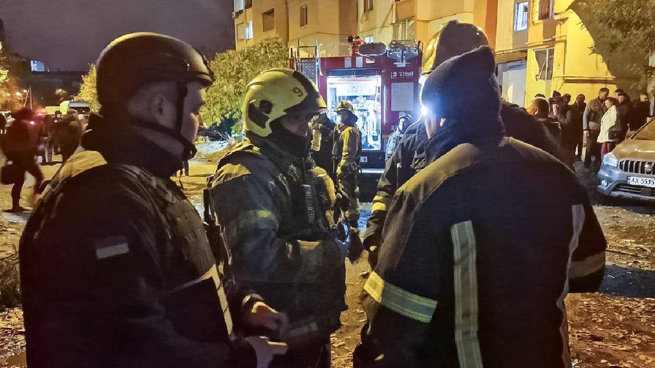 Пожежники на місці прильота