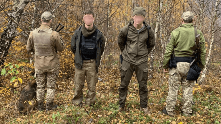 В Словакию пытались попасть двое мужчин — их задержали пограничники