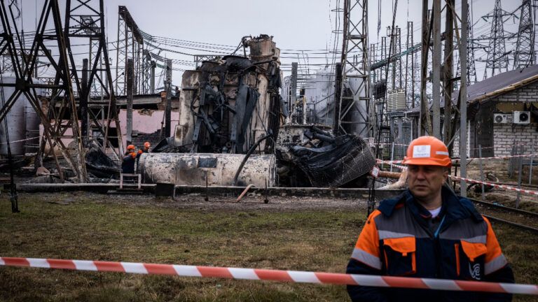 Російський удар по обʼєкту енергетичної інфраструктури, підстанція, ремонт електромереж