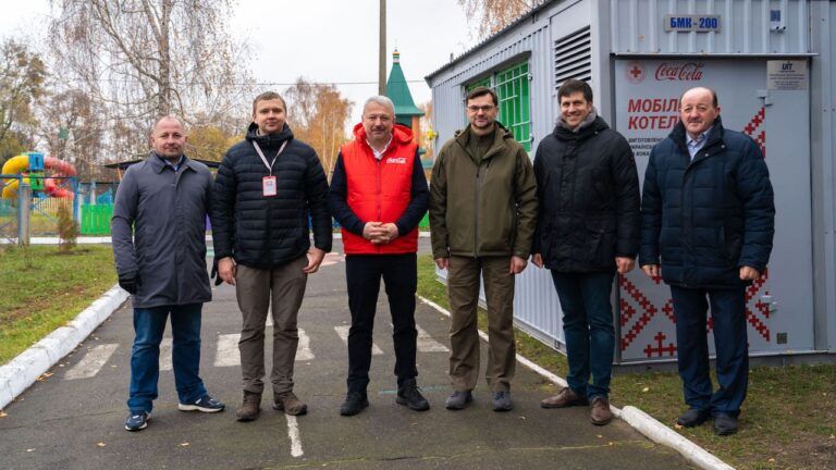 105 мобильных котельных общинам передали Кока-Кола и Украинский Красный Крест