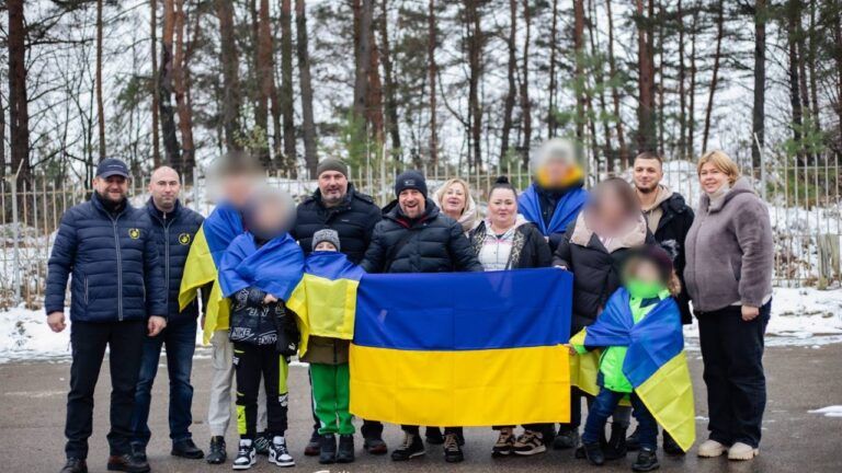 дітей повернули
