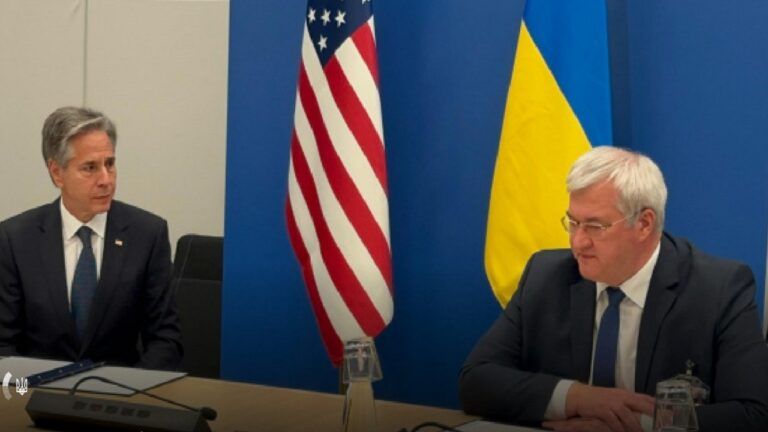 Сибіга та Ентоні Блінкен
