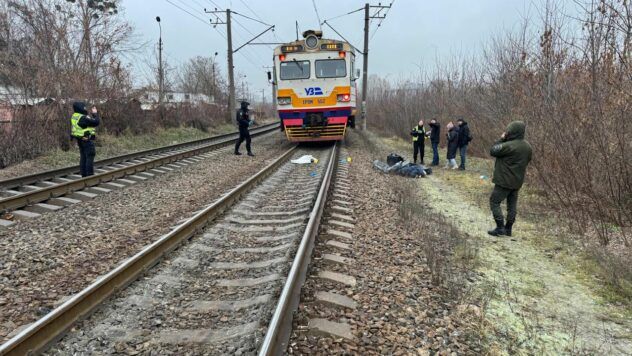 Під потяг Київської міської електрички потрапила людина Під потяг Київської міської електрички потрапила людина
